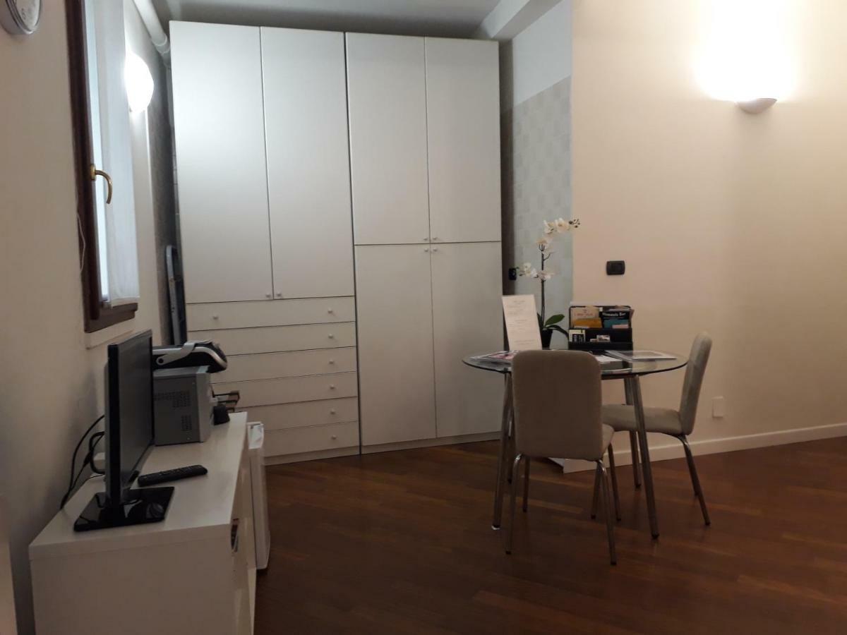 Suite Del Borgo - Affittacamere - Guest House Bologna Exterior photo